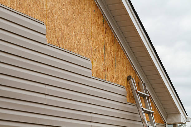 Professional Siding Contractor technician working in Pataskala, OH